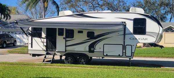 2022 Keystone Cougar Half Ton 24RDS 1