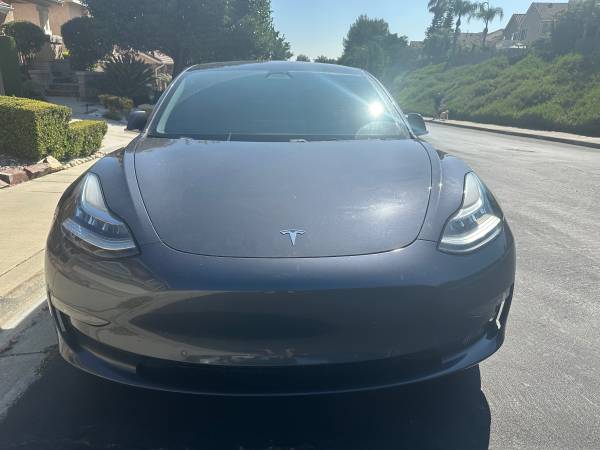 2018 Tesla Model 3 Long Range - Autopilot 1