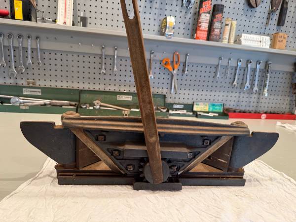 Vintage LION TRIMMER molding trim knife 1