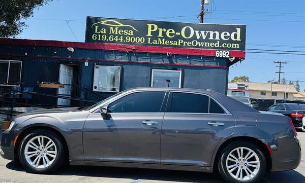 2017 Chrysler 300C - $10,99563624731724929121