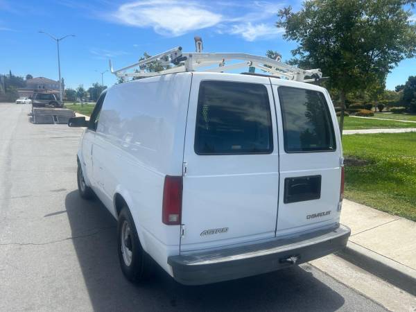 00 Chevrolet Astro Cargo 42K - $8.350 (Fremont)63470883960961124