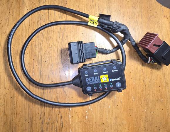 Pedal Commander Throttle Controller – Cadillac SRX 2010–2016 – Like Ne 1