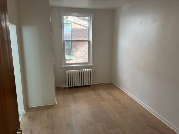 Sandy Hill Bachelor/Studio Apartment for Rent (257 Daly Ave) 3