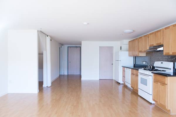 $2,200 / 600ft2 - Close to Caltrain, Large Studio by South Park (SOMA / south beach)64017516701057121