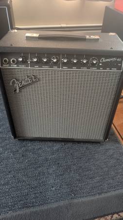 Fender Champion 40 Combo amp 1