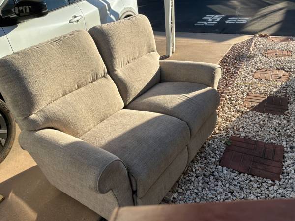 Laz-y-Boy oversized Recliner 1