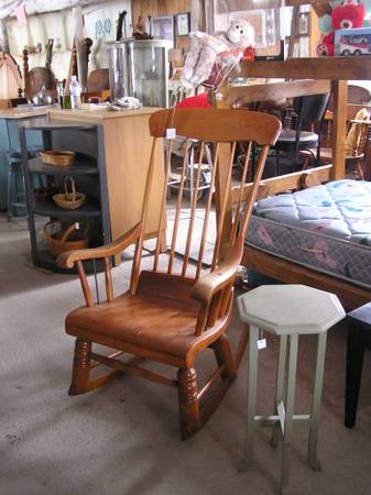 SOLID WOOD ROCKING CHAIR 1