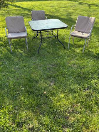 3 patio chairs and table 1