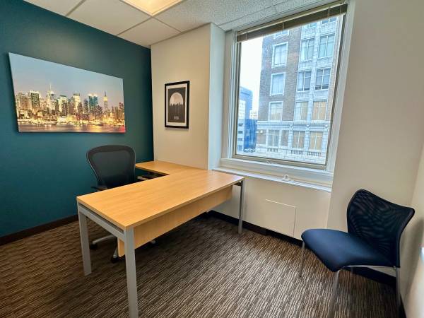 $452 ¡LIQUIDACIÓN DE VERANO! ¡50 % DE DESCUENTO en oficinas privadas ahora! (3rd & Boston)63982132809474120