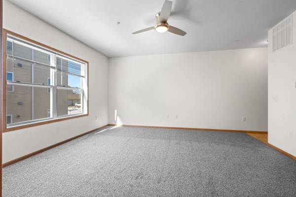 $1,225 / 2br - Spacious 2-Bedroom Apartments on Dubuque's West End Radford Road (Dubuque)63800864152323121