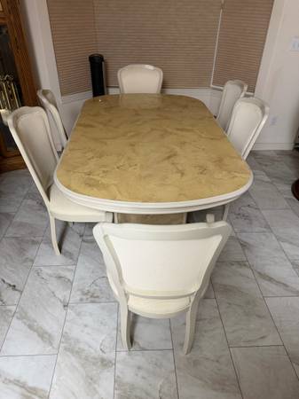 Kitchen Table With 6 chairs 1