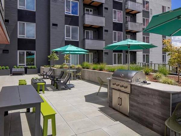 $1,811 / 1br - 702ft2 - GORGEOUS VEIWS! BEAUTIFUL NEIGHBORHOOD! OFFERING UP TO 6 WEEKS FREE! (Downtown Beaverton)64038885115523124
