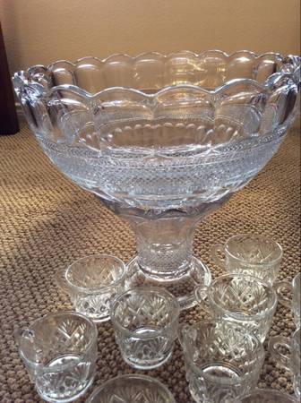 REDUCED Large Pressed Depression Glass Punch Bowl, Pedestal, 11 Cups 1