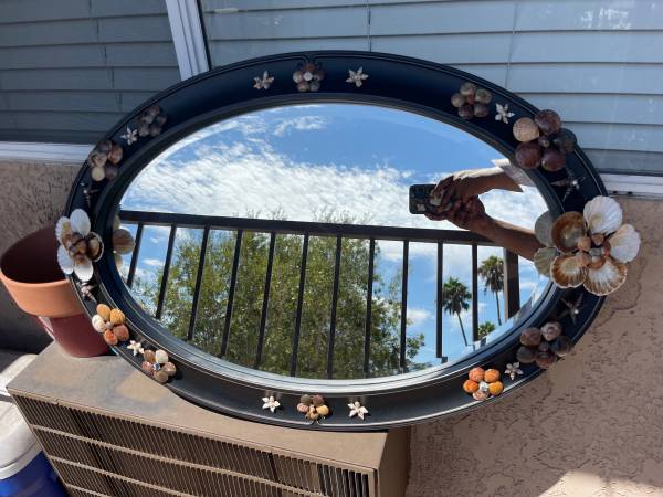 Seashell mirror 1