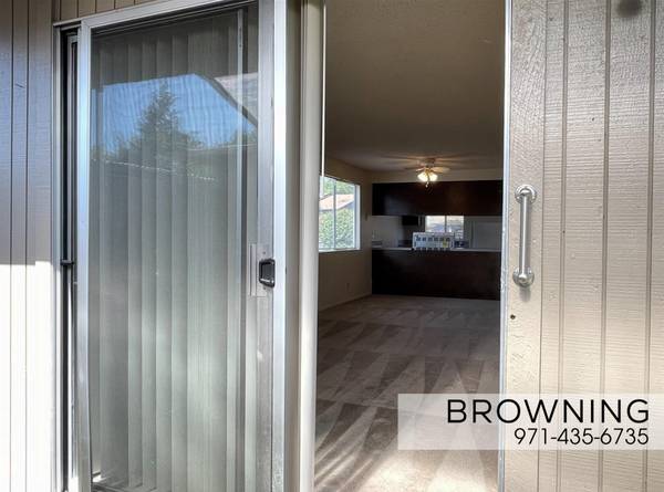 $1,300 / 2br - Single-Level Apartments + Laundry Hookup In-Unit - Two Bed (Salem on Browning Ave)63660428917633120