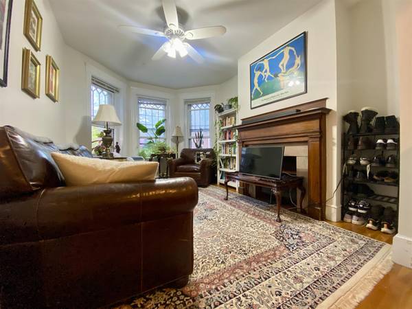 $2,600 / 1br - Heat & Hot Water Included ** Laundry & Storage ** Parking (Cambridge \ Harvard Sq. \ Central Sq.)63797254873345120