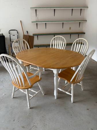Dining table with leaf insert and 5 chairs 1