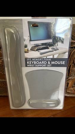 Keyboard and mouse Wrist support set. Memory foam. Brand new 1