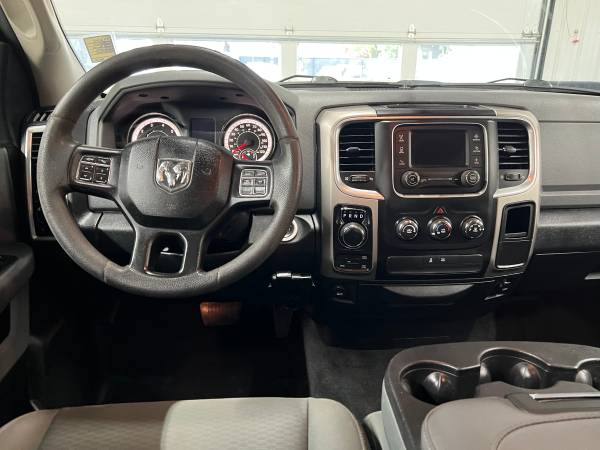 2017 RAM 1500 SLT 4dr - Photo 8
