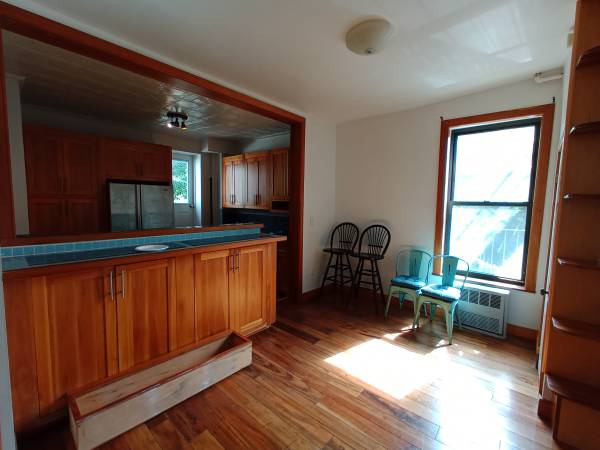 $4,200 / 2br - SIN COMISIÓN, Único departamento soleado de 2 habitaciones, unidad en esquina, 1 baño, terraza, aire acondicionado, cercano al tren (Bed-Stuy)63862609301763121