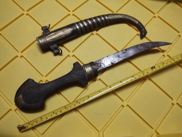 Large Arabic fighting knife dagger 1