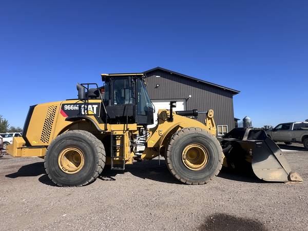 2015 Caterpillar 966M Wheel Loader with/Forks 1