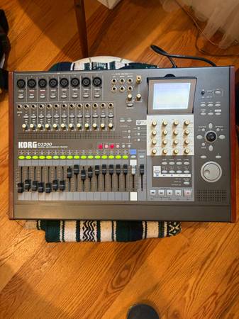 Korg D3200 32-Track digital recording studio 1