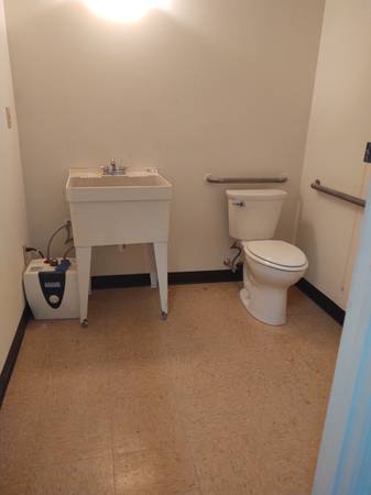 $1,800 / 1600ft2 - Storage Space/Office/WorkShop/Light Industrial (Milford)64010164139907120