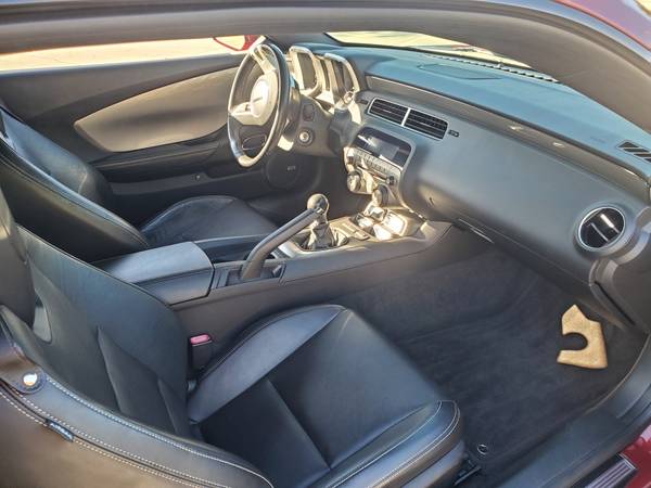 2010 Camaro SS, low miles, garaged, LS3 v8, 6 speed manual 2SS - $22,500 (Escondido)63440963143553123