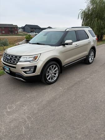 2017 Ford Explorer Limited - White Gold 1