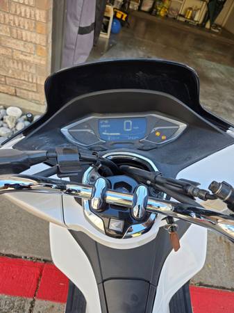 2021 Honda PCX 160 w/ABS 1