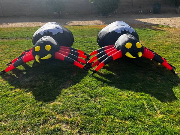 HALLOWEEN SPIDERS (2), self inflating w/ LED disco lights $15 each 1
