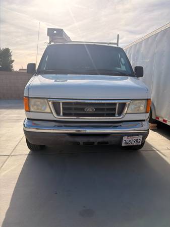 2007 Ford E-350 Super Duty - Photo 2