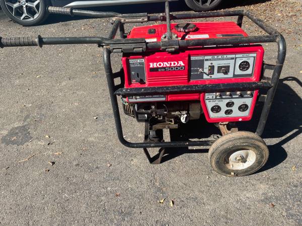 Honda EB5000 Generator 120/240 Output 1