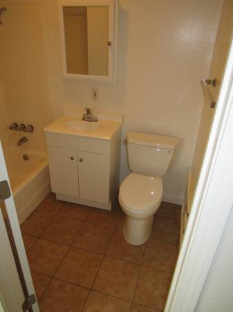 $1,693 / 1br - 1900ft2 - MOVE-IN INCENTIVE! Live Work Loft Apartment!! 1066 47th Ave #4 (oakland)63682888403073124
