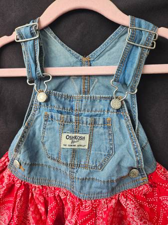 Vestido vaquero vintage OshKosh, talla para niña bebé 9 meses - $15 (Tacoma)63439448556035122