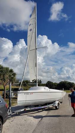 2007 Hunter 216 Sailboat 1