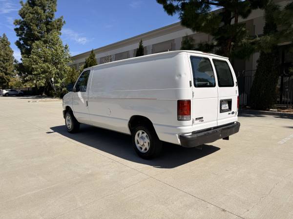 2012 Ford E-150 - Photo 4