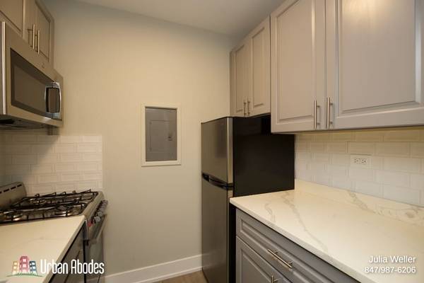 $1,795 / 1br - 600ft2 - $300 OFF FIRST MONTH'S RENT! Elegant 1 Bedroom, 1 Bath in Lakeview (Lakeview)64041645943299123