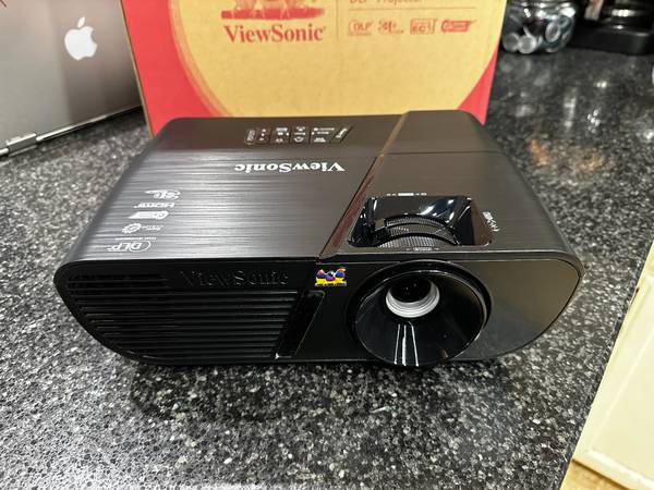 Viewsonic PJD 5255 XGA HDMI Projector with mounting bracket 1