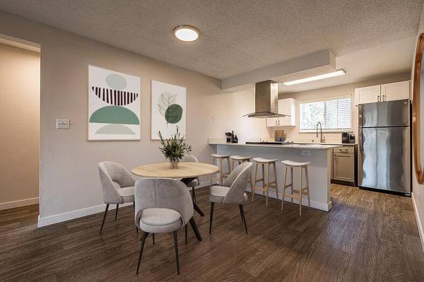 $1,570 / 1br - 674ft2 - Tour Today, Upgrades Throughout, Ceiling Fans, BBQ (North End Tacoma)63688480224387121