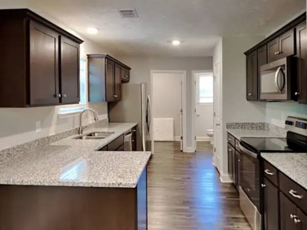 $1,235 / 3br - 1700ft2 - TOUR AND APPLY TODAY (Springfield)63904699642754123