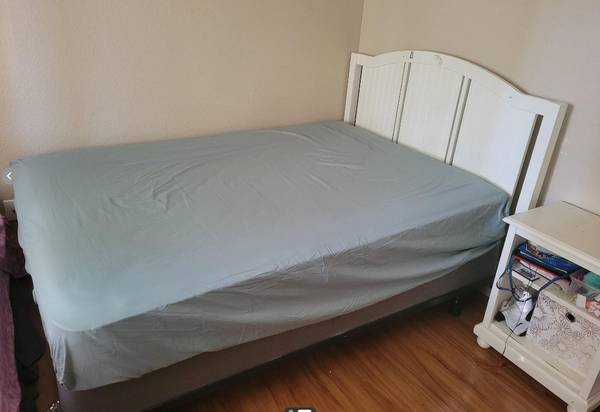 Full-size white solid wood headboard with matching nightstand 1