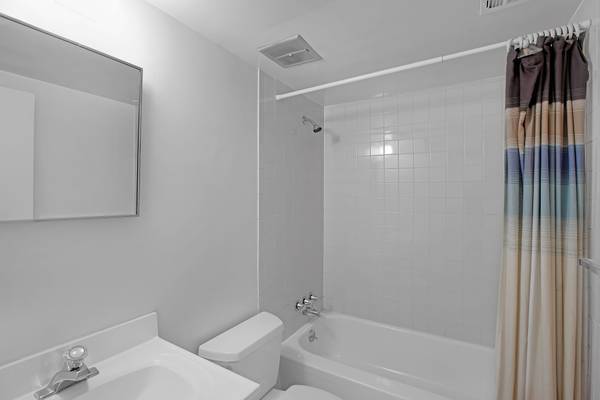$680 / 1br - Condo de lujo de 1 dormitorio en primer piso (Bethesda)63822604562051122