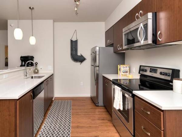 $2,172 / 2br - 967ft2 - Close to the Hollywood Transit Station, Tour Today (Hollywood, NE Portland, Grant Park, Kern)63956502817667123