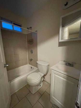 $1,600 / 2br - 1100ft2 - 2 bedroom, 1 1/2 bath Bi-level apartment for rent in Jenkintown, PA (Jenkintown, PA)64046036774403124