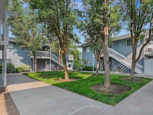 $1,435 / 2br - 764ft2 - New Countertops and Appliances, Newly Renovated Apartments (Eagle)64003312584449123