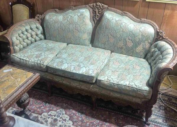 VICTORIAN SOFA 1