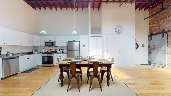 $8,300 / 2br - Back Bay 2 Bed/1 Bath Luxury Furnished Apartment | Near Back Bay Stati (Back Bay)63699256738563123