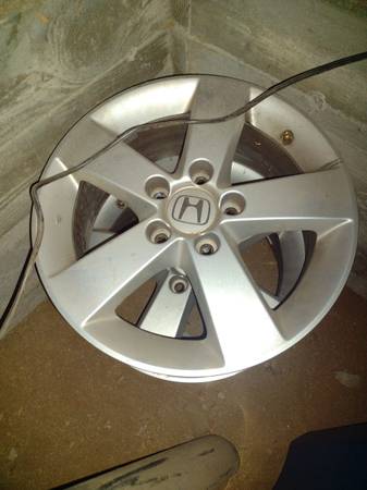 2 Honda Civic rims 1
